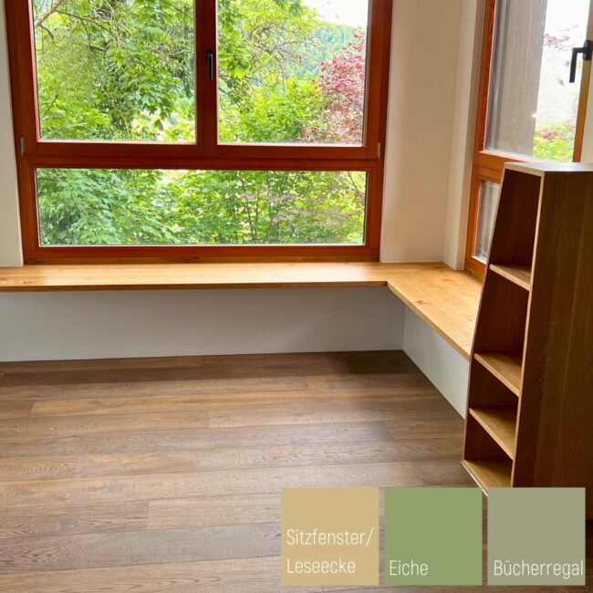 Lese- und Sitzfenster mit Bücherregal