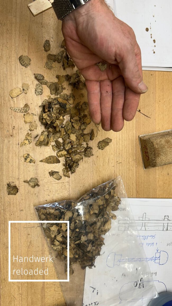 Die Einzelteile des Dokuments, die wir im Schrank von 1838 gefunden haben.